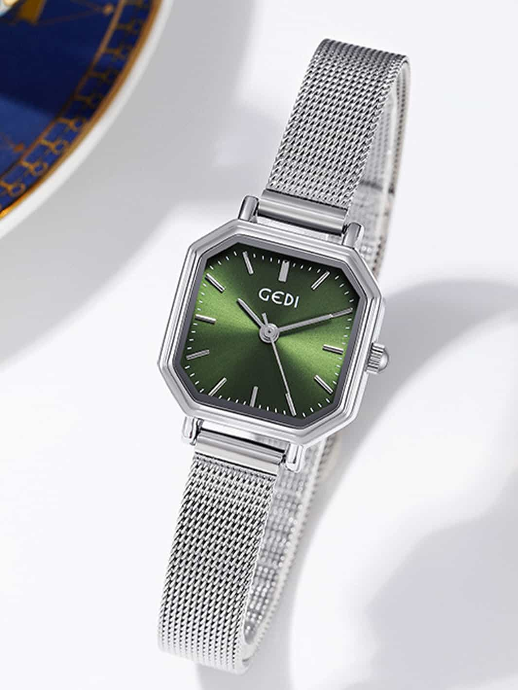 Irregular square simple quartz watch