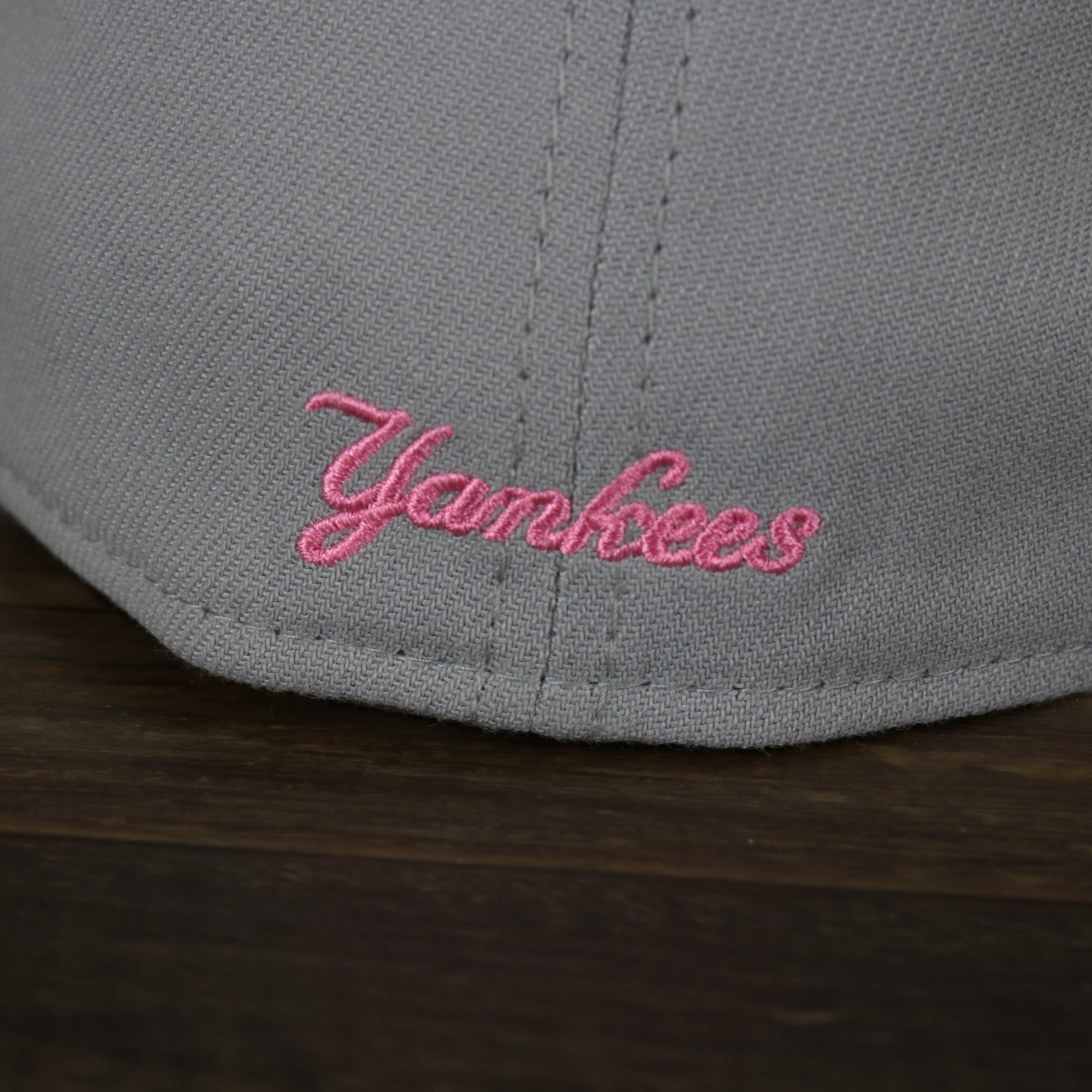 New York Yankees 2022 Mother’s Day On-Field 39Thirty Flexfit Cap | Gray