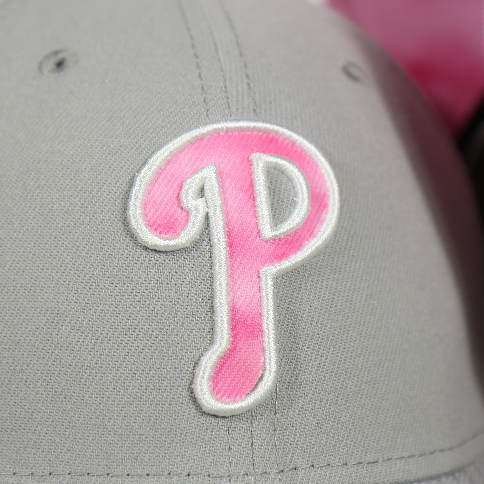 Philadelphia Phillies 2022 Mother’s Day On-Field 39Thirty Flexfit Cap | Gray