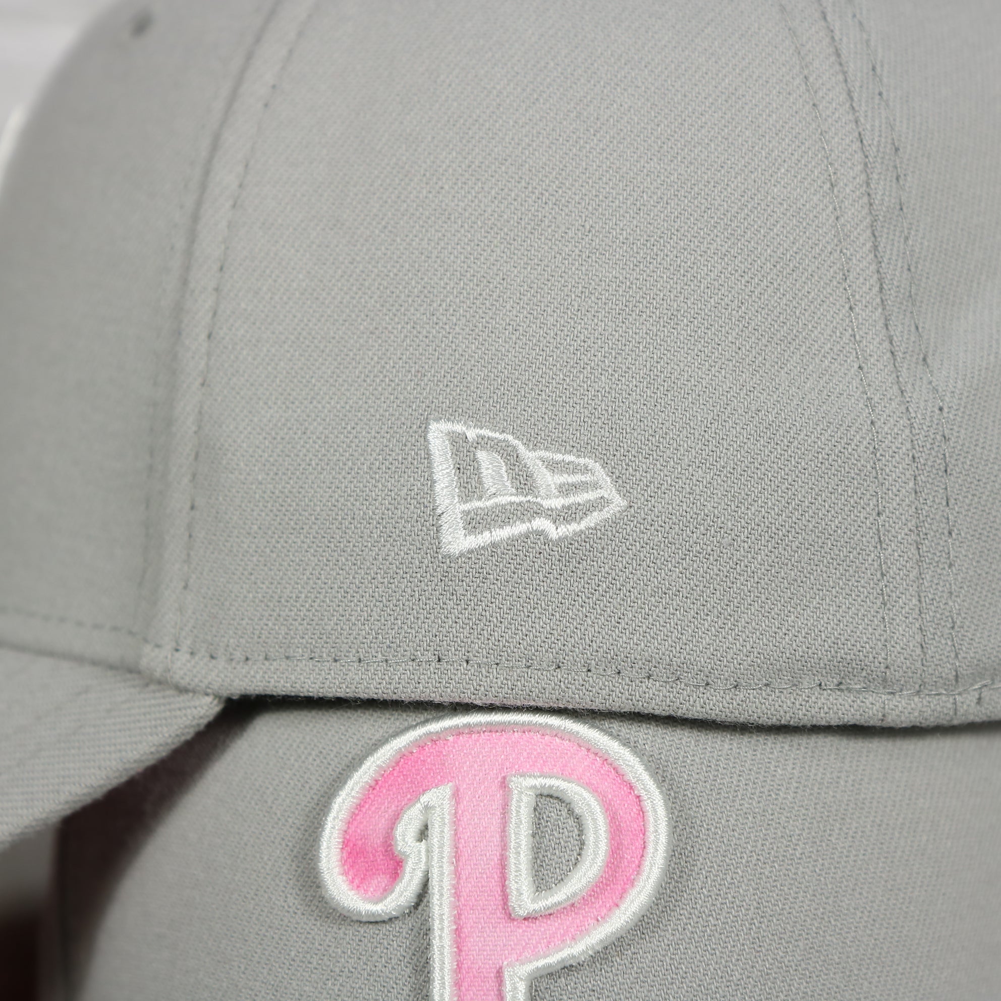 Philadelphia Phillies 2022 Mother’s Day On-Field 39Thirty Flexfit Cap | Gray