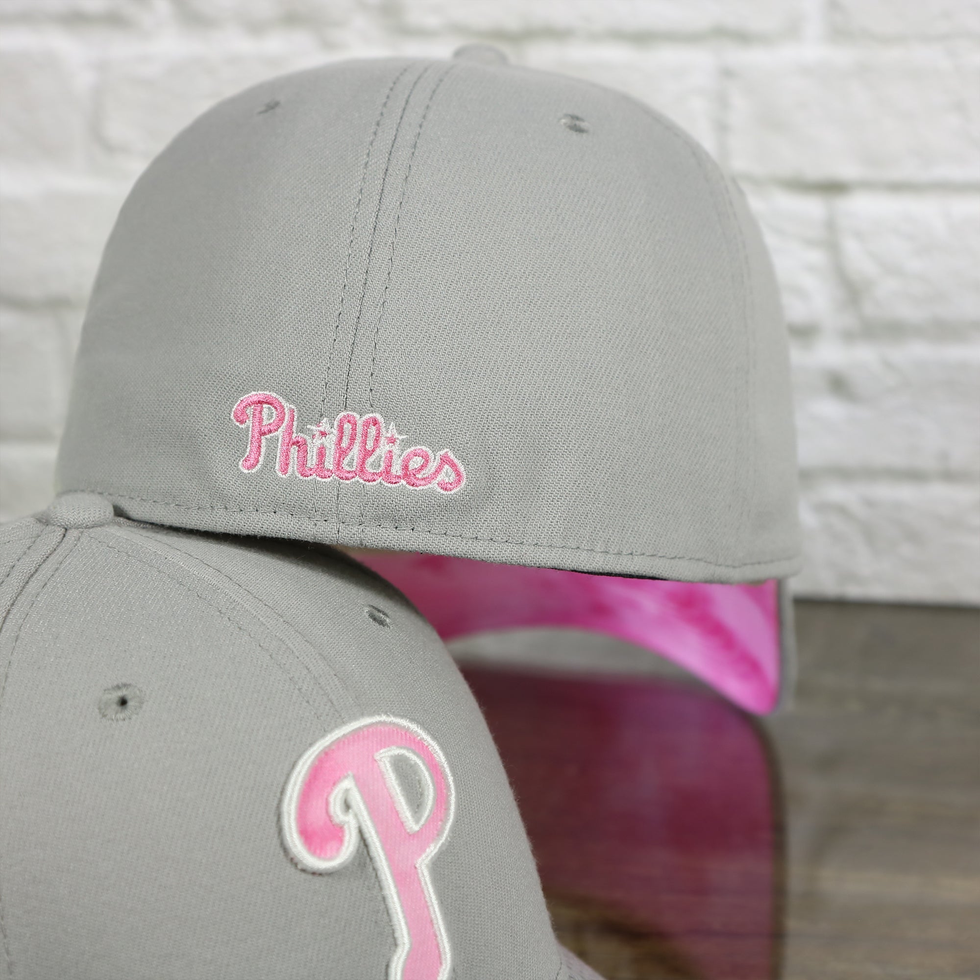 Philadelphia Phillies 2022 Mother’s Day On-Field 39Thirty Flexfit Cap | Gray